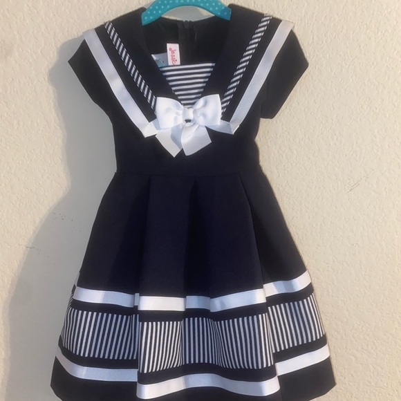 BRAND NEW Navy & White Dress. Zips in the back and has a tie around the waist - Picture 2 of 16